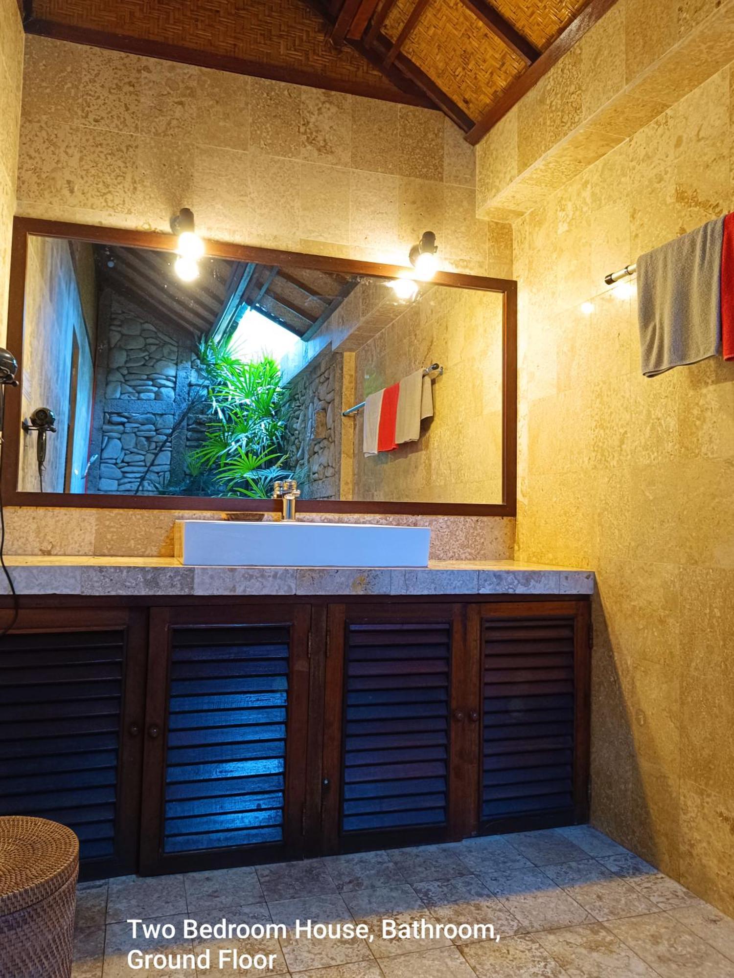 Guci Guesthouses Ubud  Exterior photo